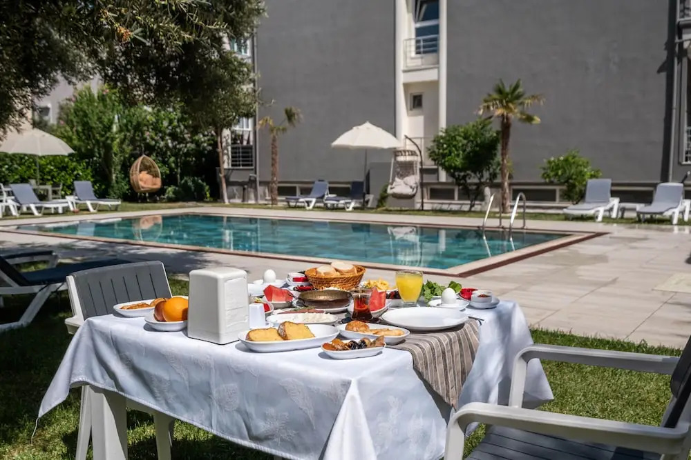 Алтынолук: Platanus Hotel