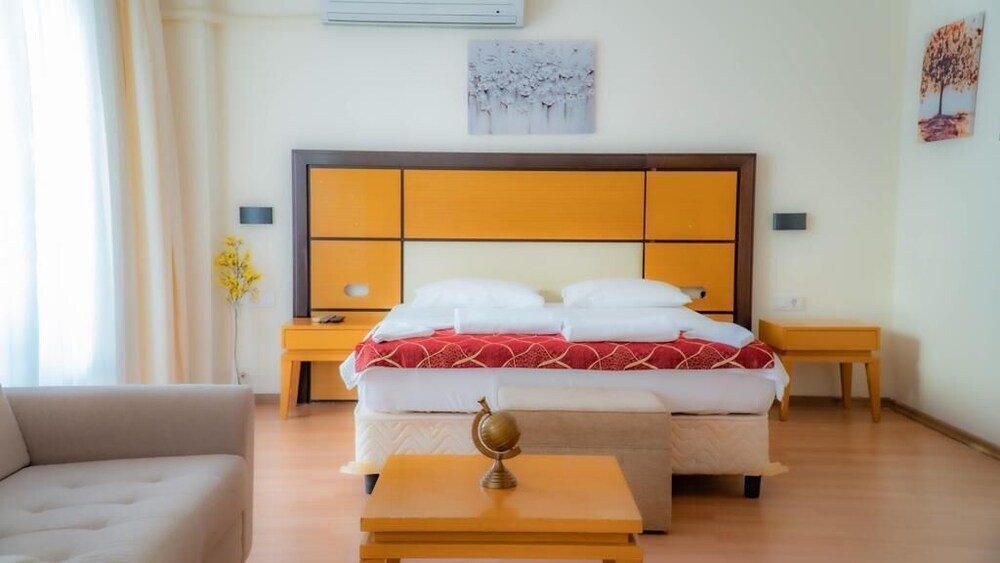 Алтынолук: Platanus Hotel