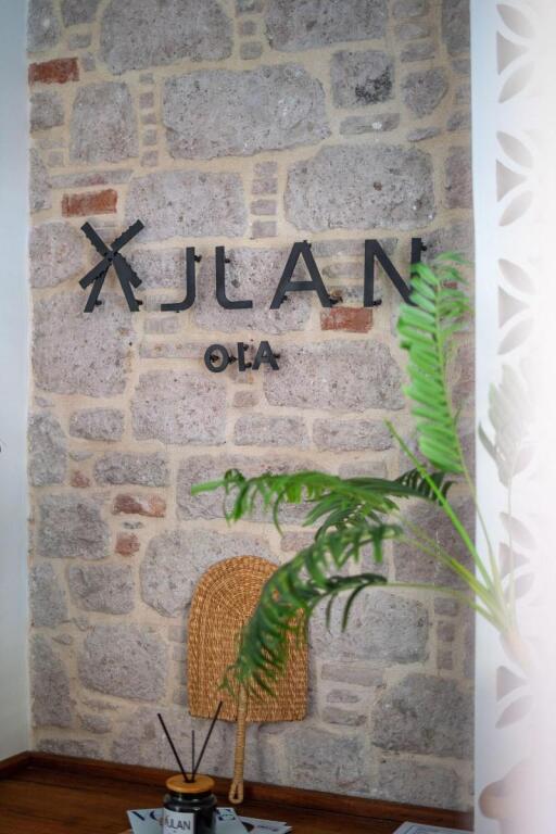 Айвалык: Ajlan Oia