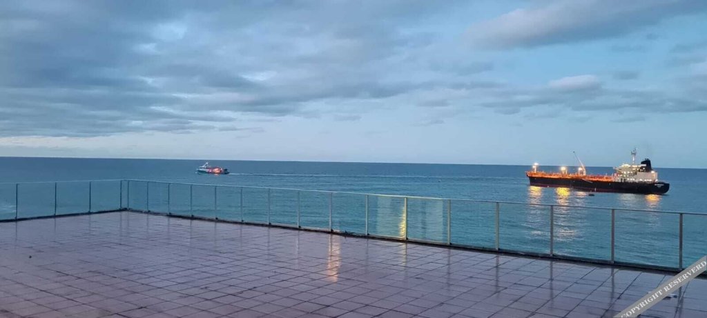 Арсин: The Marine Hotel