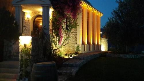 Каш: Akropol Boutique