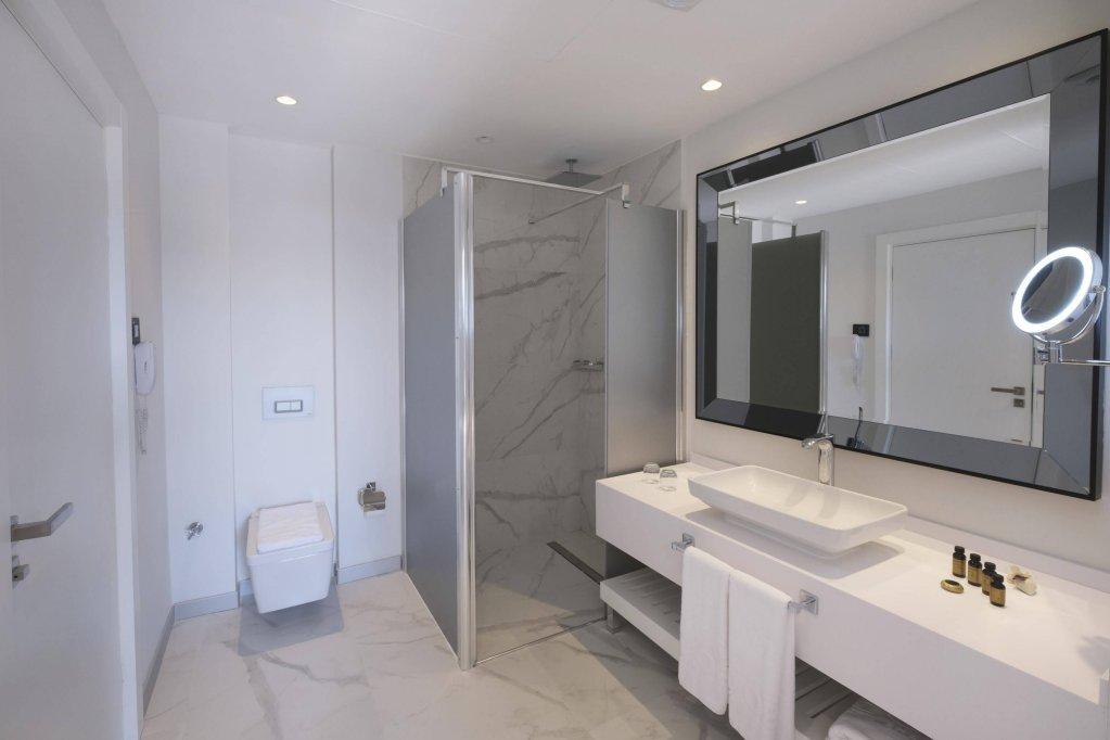 Торба: The Oba Hotel