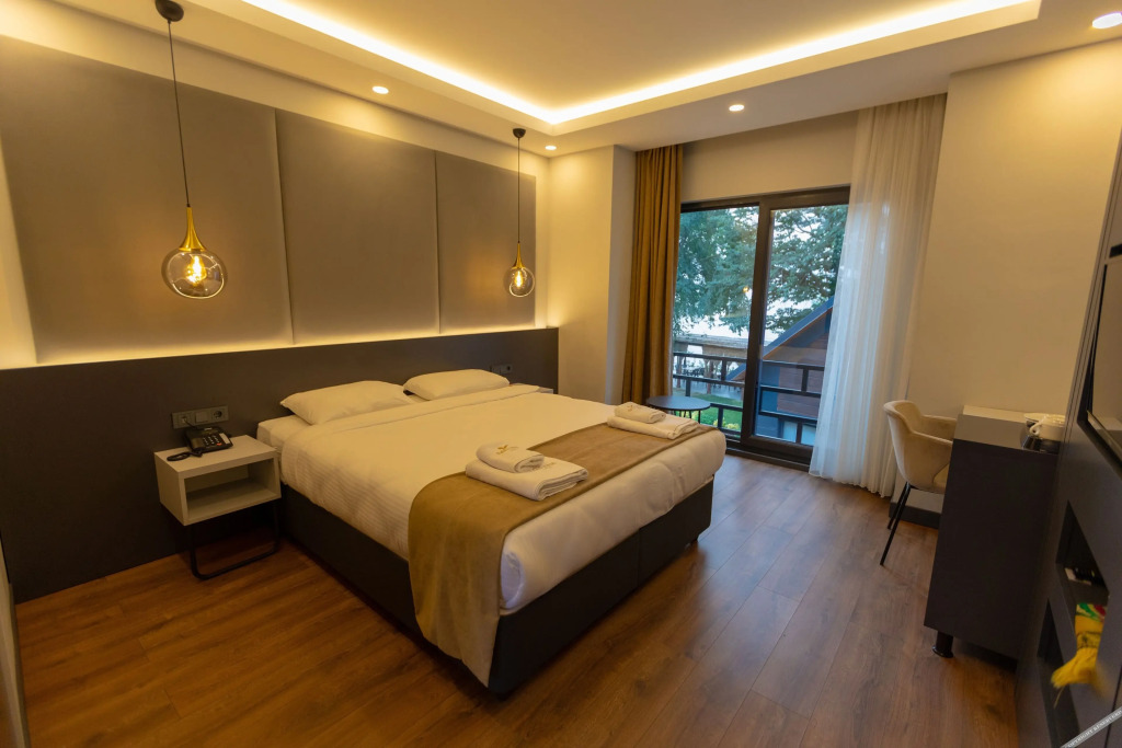 Арсин: Santana Otel