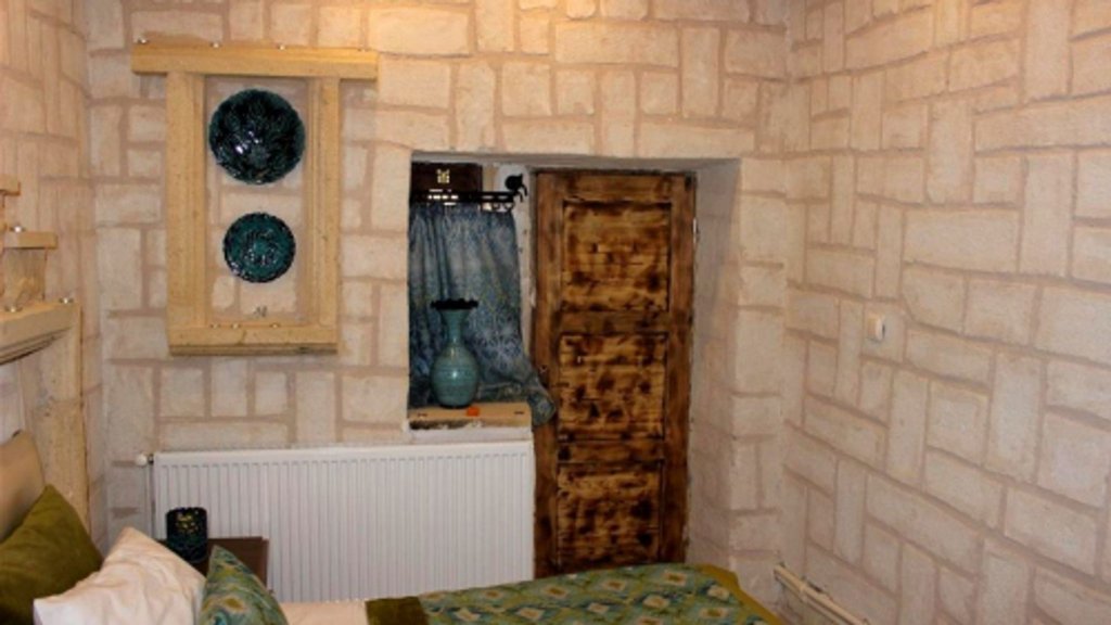Учисар: Antik Stone House