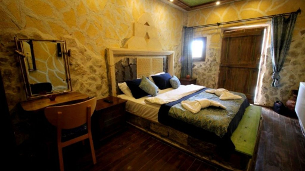 Учисар: Antik Stone House