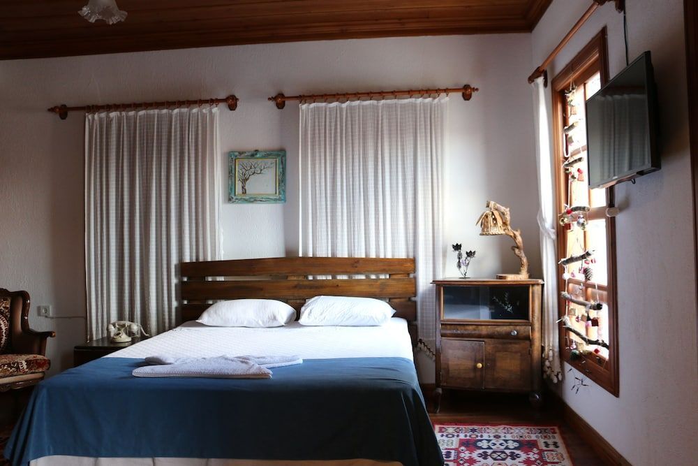 Шириндже: Otel Manolian