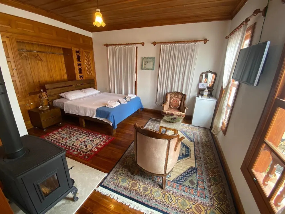 Шириндже: Otel Manolian