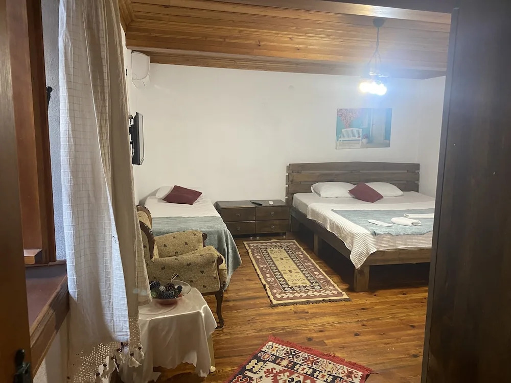 Шириндже: Otel Manolian