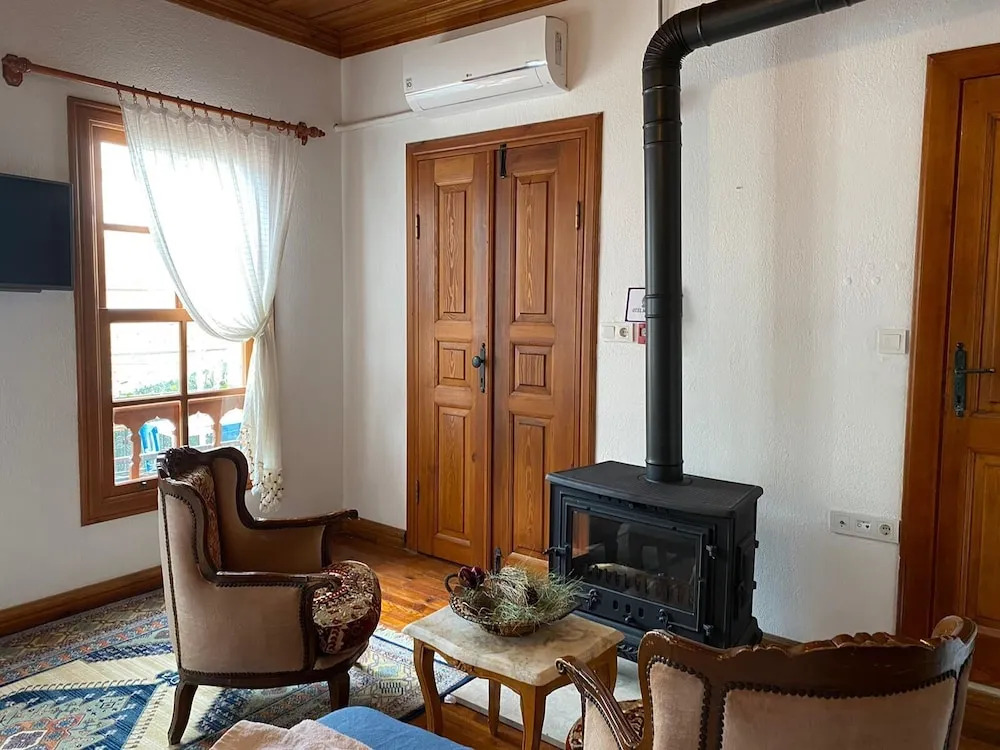 Шириндже: Otel Manolian