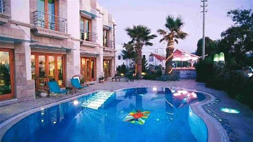 Тургутрейс: Maira Beach