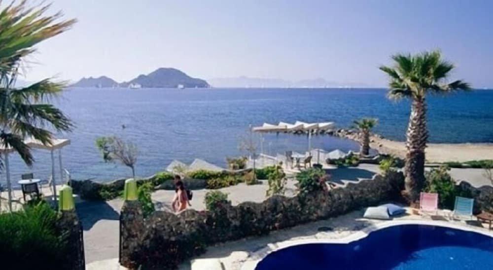 Тургутрейс: Maira Beach