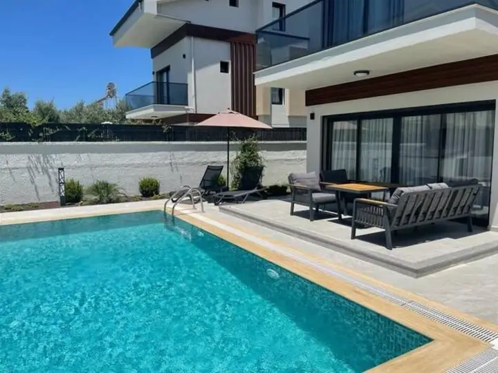 Room in Villa - Cheerful Brand New 4 Bedrooms Villa With Pool — фото 1