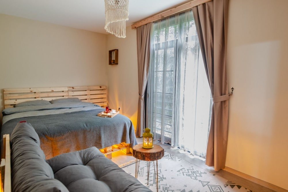 Сайл: Pallet Glamp NG & But K Otel