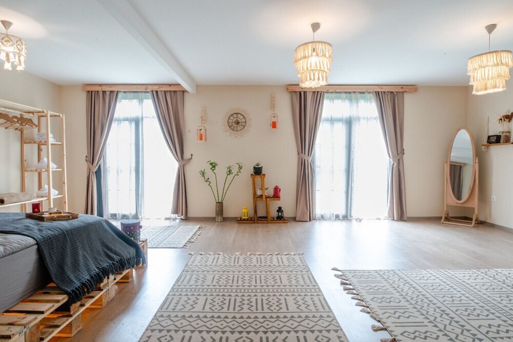 Сайл: Pallet Glamp NG & But K Otel
