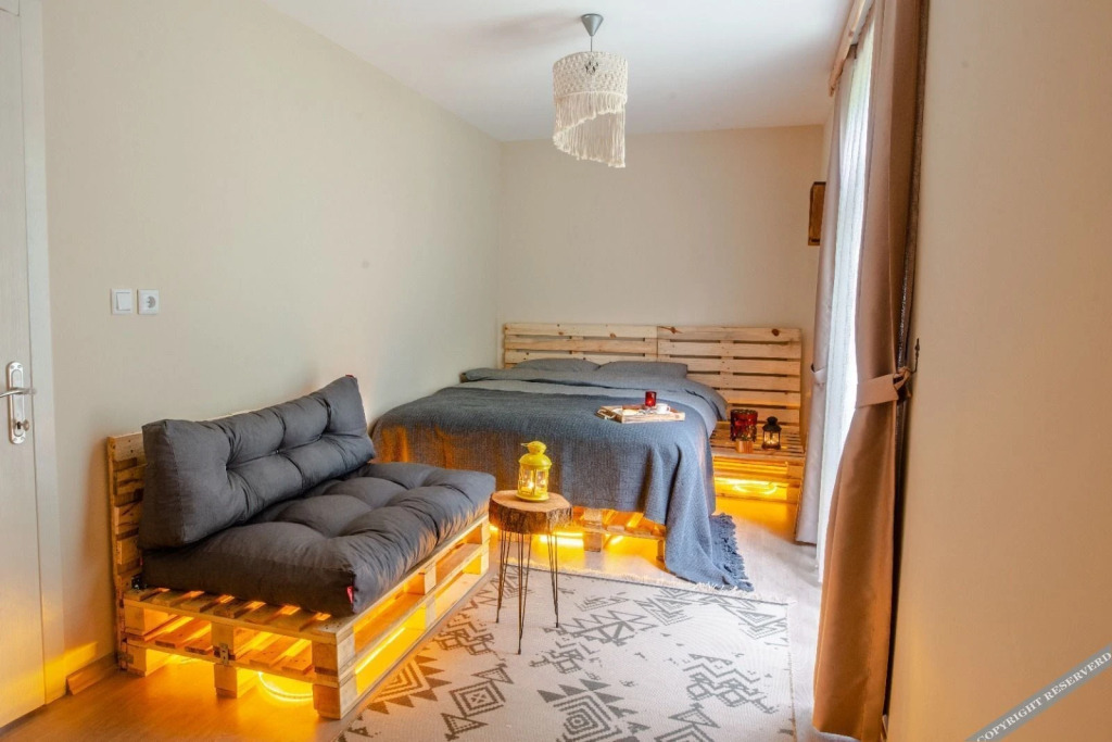 Сайл: Pallet Glamp NG & But K Otel