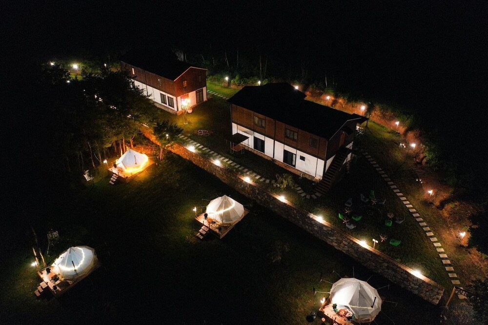 Сайл: Pallet Glamp NG & But K Otel