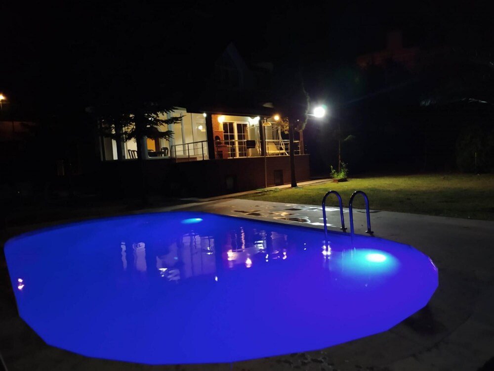 Сакарья: Cozy Home With Pool and Fireplace in Sapanca