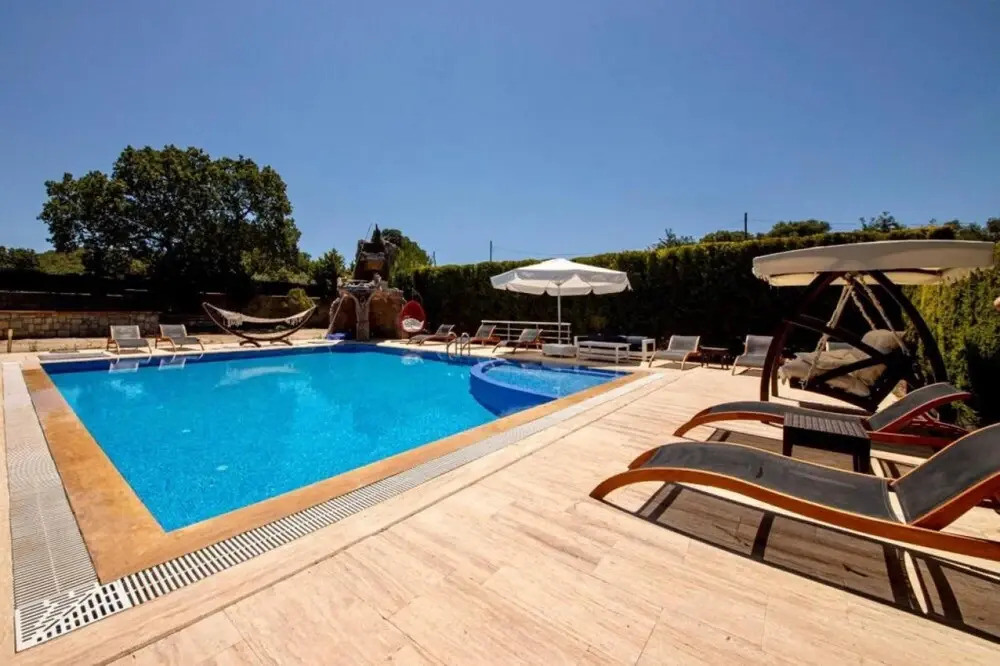 Бодрум: House With Jacuzzi and Shared Pool in Bodrum