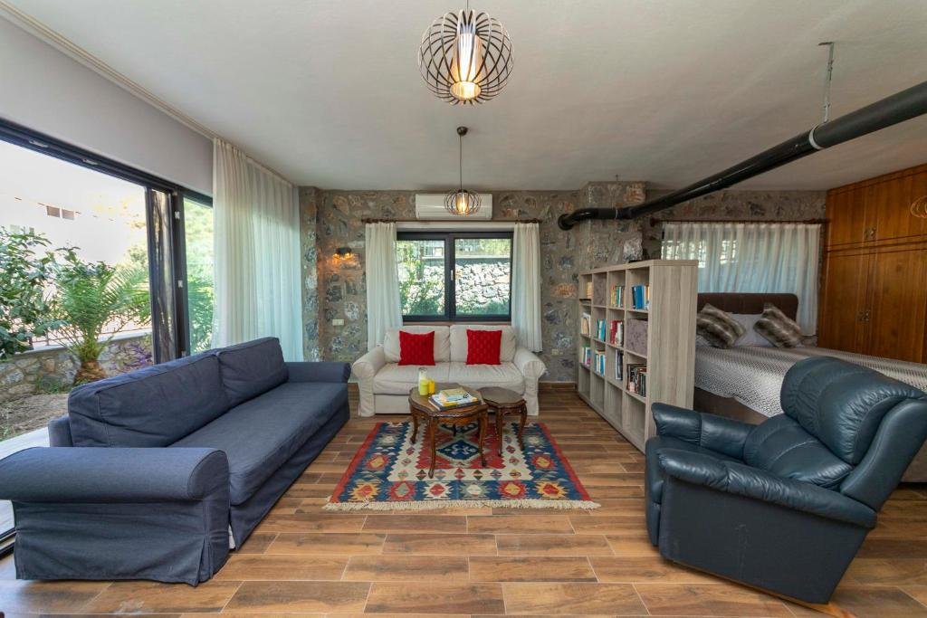 Гюверджинлик: Eclectic Studio Apartment Near Sea in Bodrum