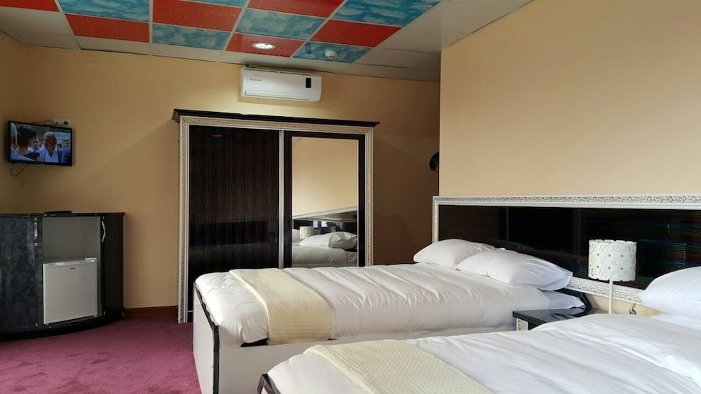 Эрменек: Konerkon Otel Plaza