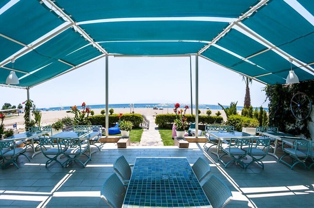 Гюмюльдур: Colophon Beach