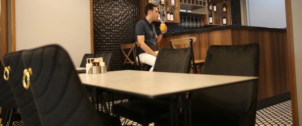 Измир: Mithras Hotel & Cafe