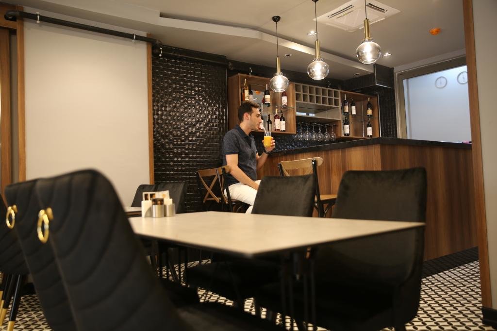 Измир: Mithras Hotel & Cafe