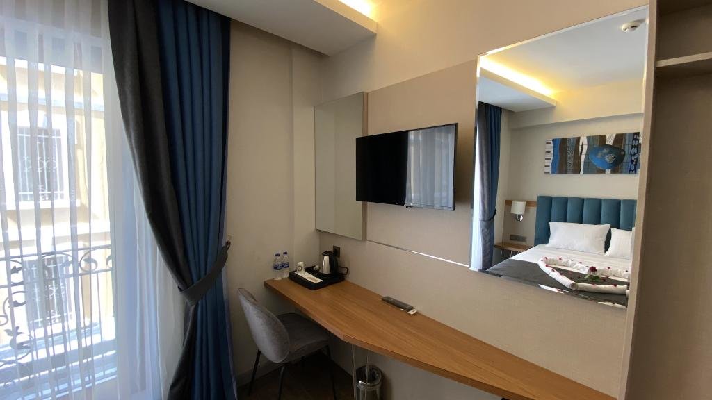 Измир: Mithras Hotel & Cafe