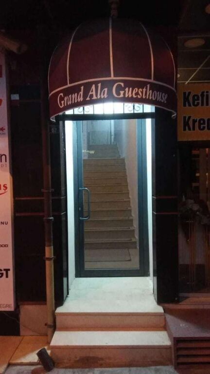 Измит: Grand Ala Otel Konukevi
