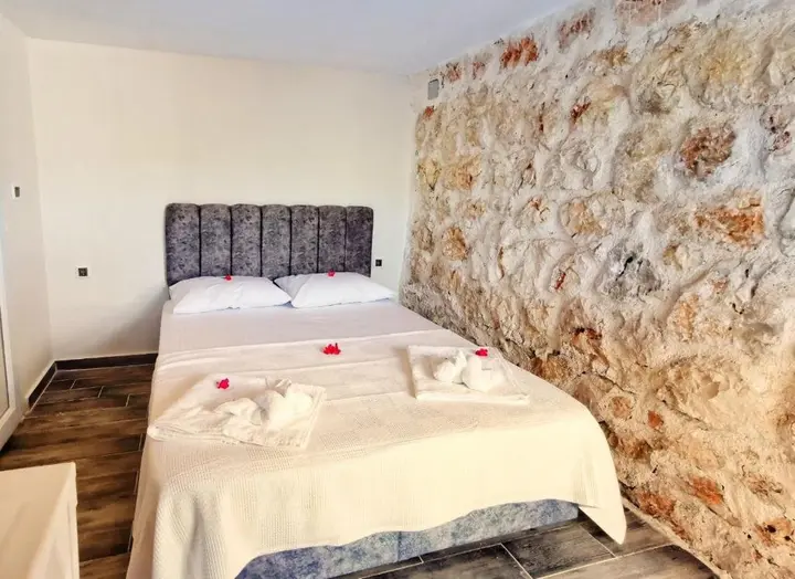 Каш: My Stone inn