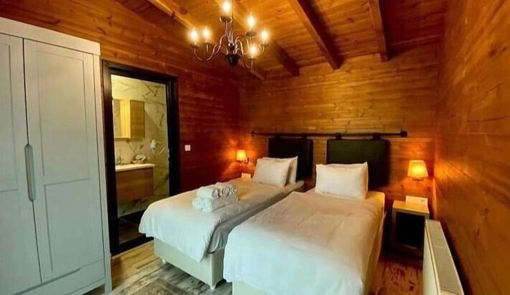 Сайл: Šuma Disanje Hotel