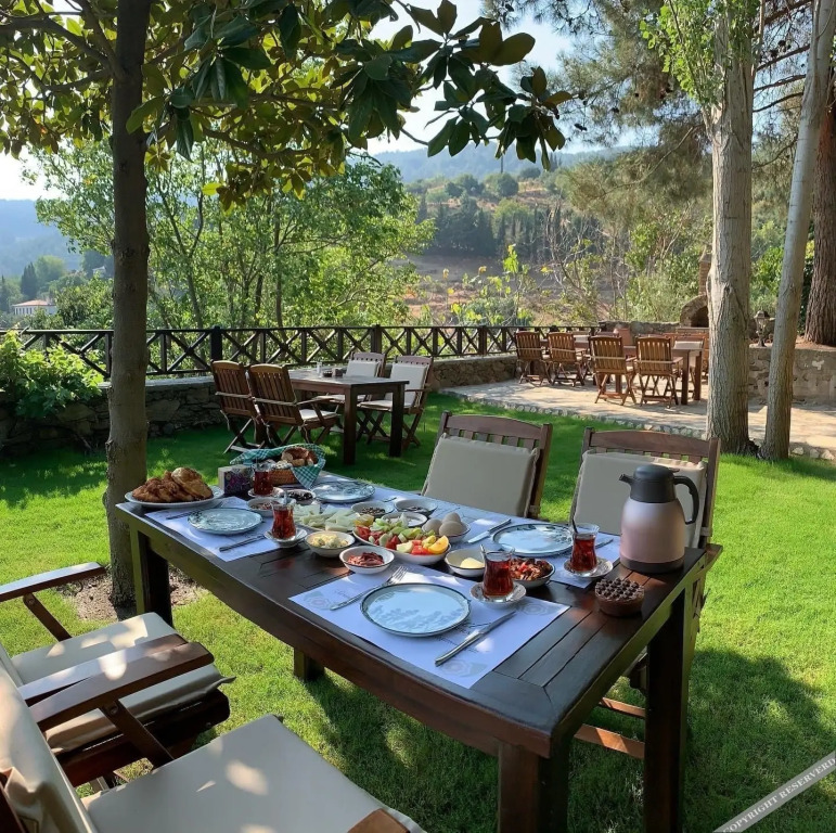 Шириндже: Şi̇ri̇nce Bahçe Hotel