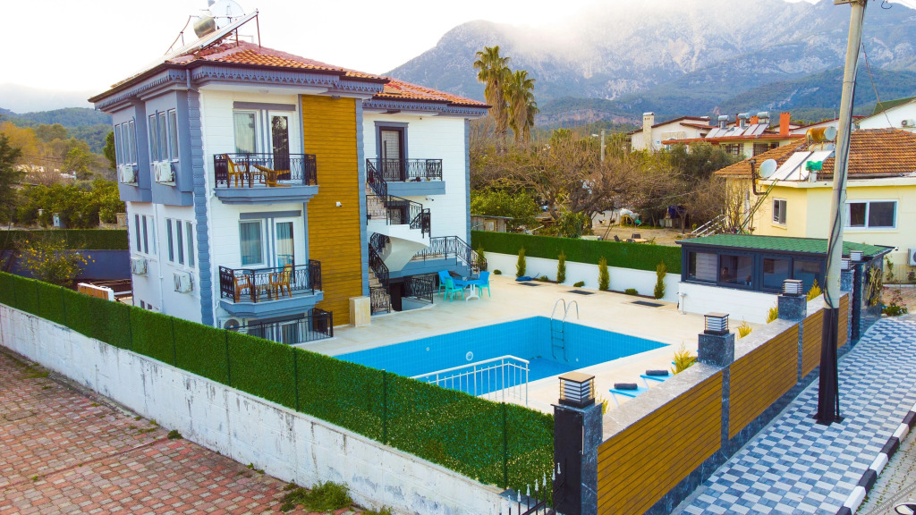 Текирова: Roxapart Hotel