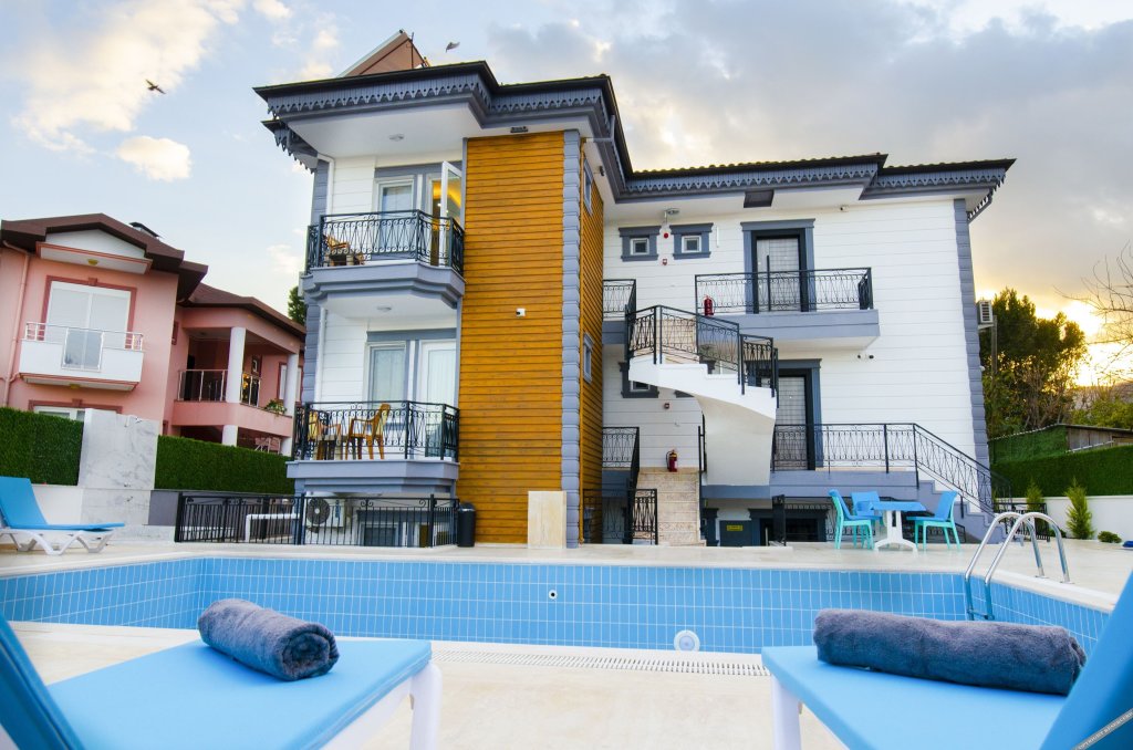 Текирова: Roxapart Hotel