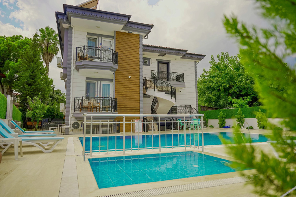 Текирова: Roxapart Hotel