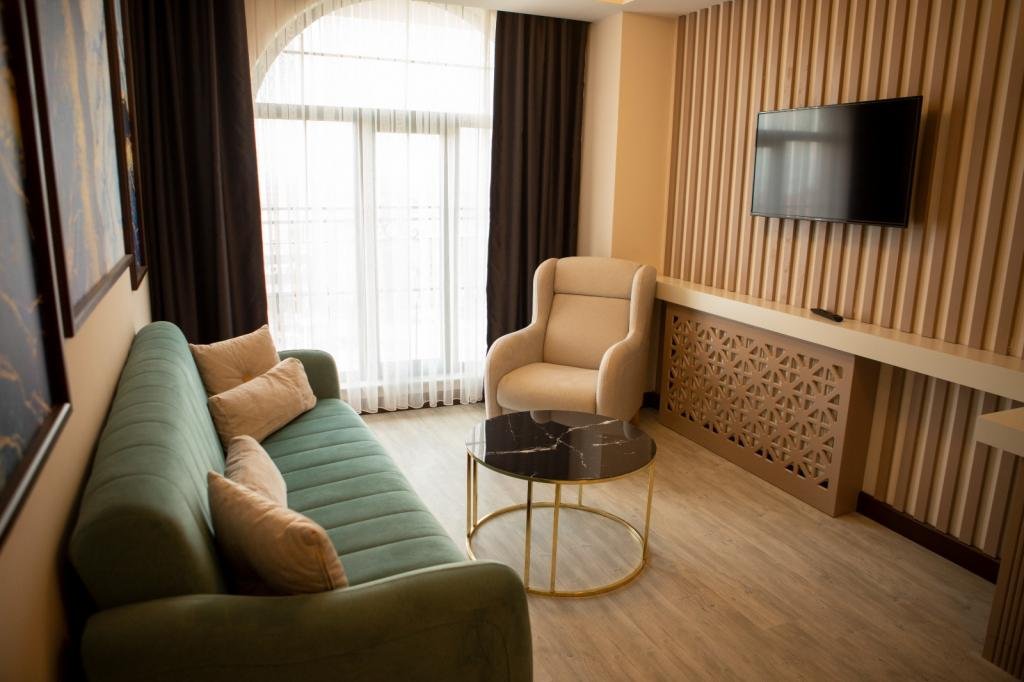 Ван: Eden's Hotel