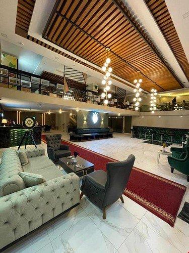 Ван: The Nill’s Hotel