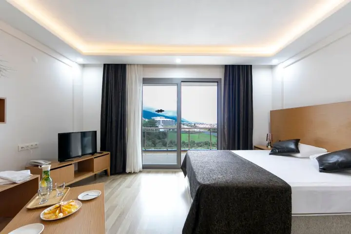 Гюзельчамлы: Gumus Termal Hotel Kusadasi