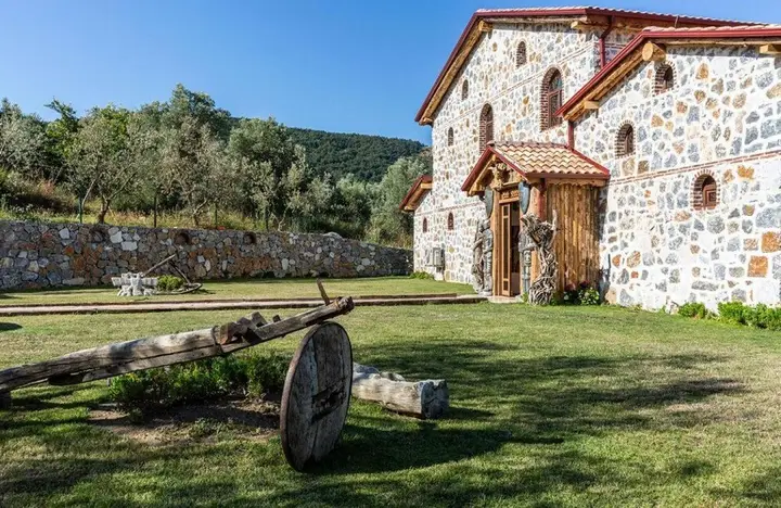 Magnificient Stone House With Private Pool and Jacuzzi in Iznik Bursa — фото 1