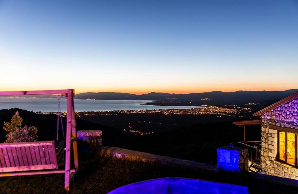 Увезпинар: Magnificient Stone House With Private Pool and Jacuzzi in Iznik Bursa