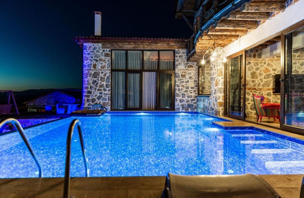 Увезпинар: Magnificient Stone House With Private Pool and Jacuzzi in Iznik Bursa