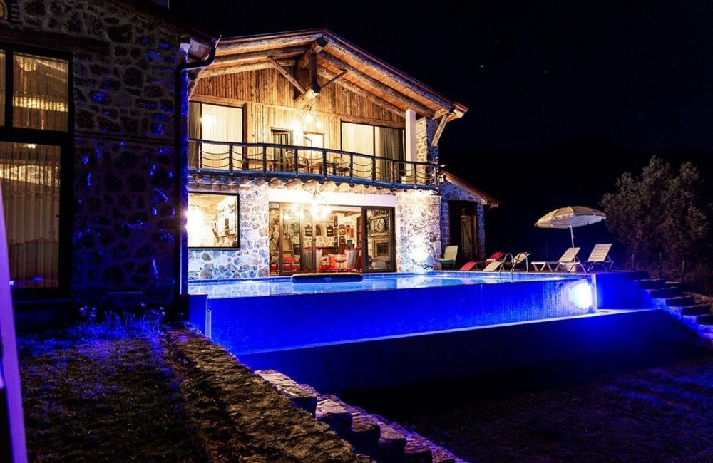Увезпинар: Magnificient Stone House With Private Pool and Jacuzzi in Iznik Bursa