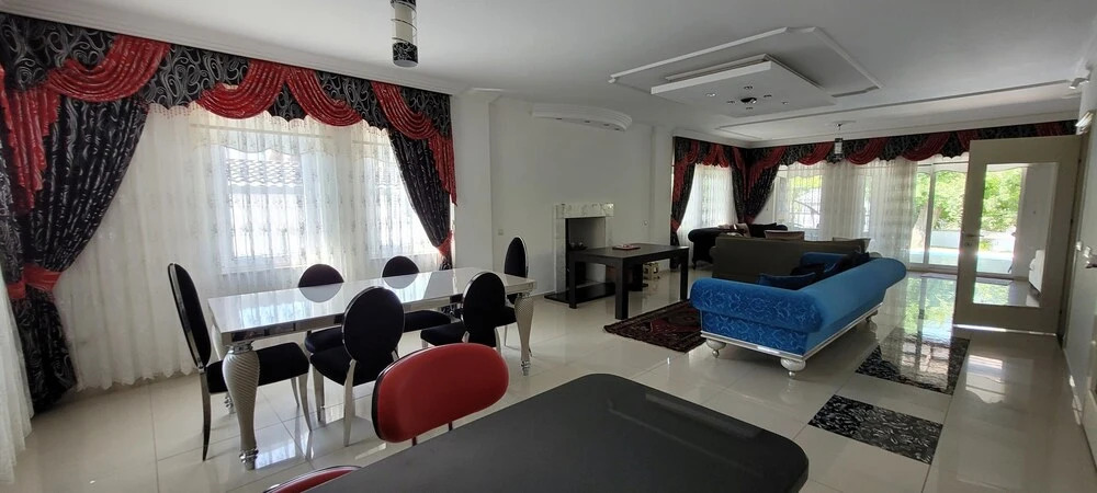 Дальян: Immaculate 4-bed Villa With Large Garden and Pool