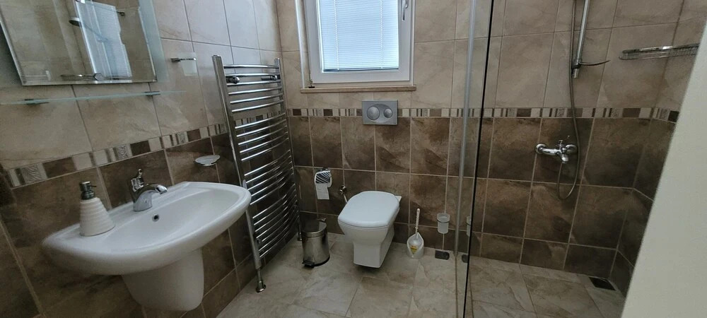 Дальян: Immaculate 4-bed Villa With Large Garden and Pool