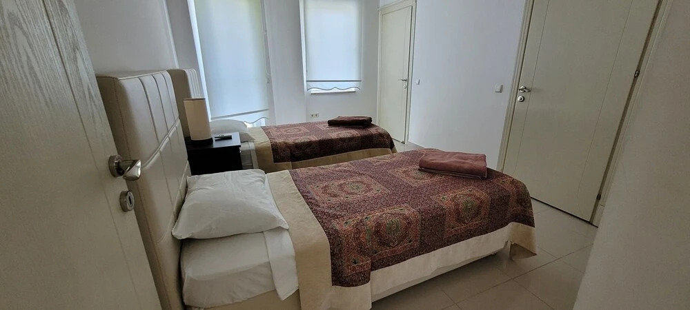 Дальян: Immaculate 4-bed Villa With Large Garden and Pool