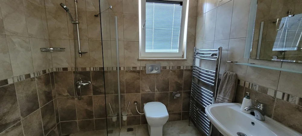 Дальян: Immaculate 4-bed Villa With Large Garden and Pool