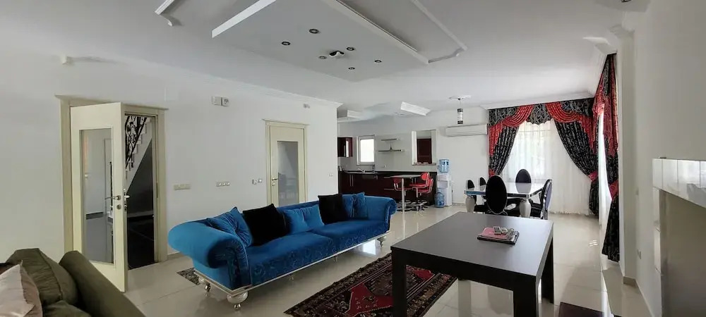 Дальян: Immaculate 4-bed Villa With Large Garden and Pool