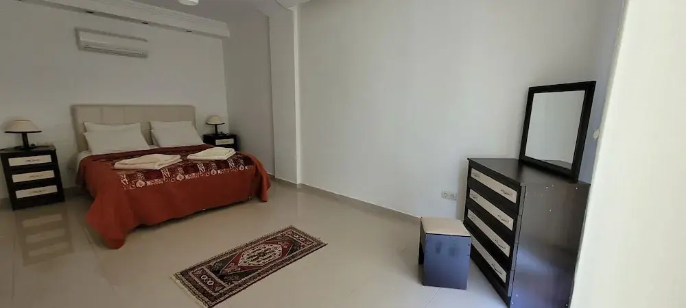 Дальян: Immaculate 4-bed Villa With Large Garden and Pool