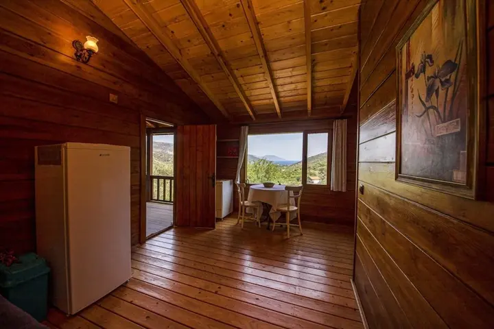 Датча: Wooden House Surrounded by Nature in Datca