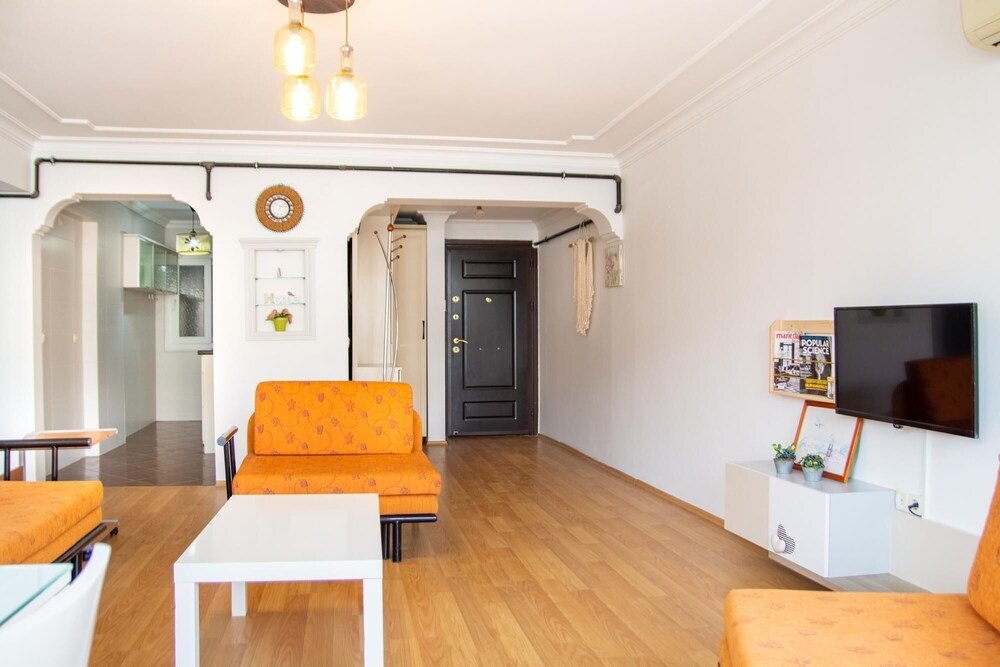 Измир: Spacious House in Konak With Balcony